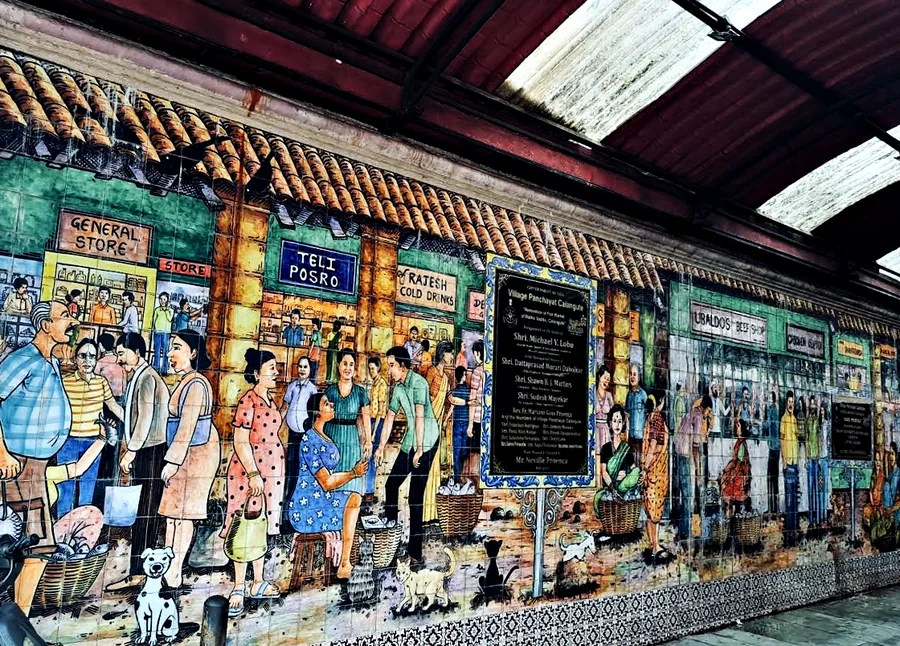 A long azulejo tile mural in Calangute showing shopkeepers, market stalls and villagers of the old village.