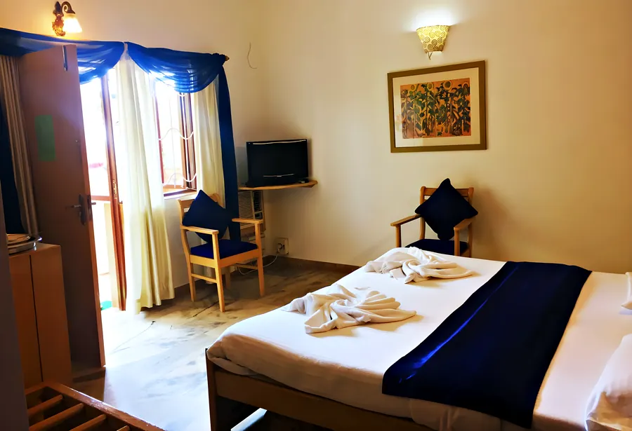 The indigo room, photograph 2