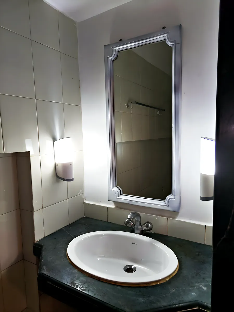 The quiet room, photograph 3