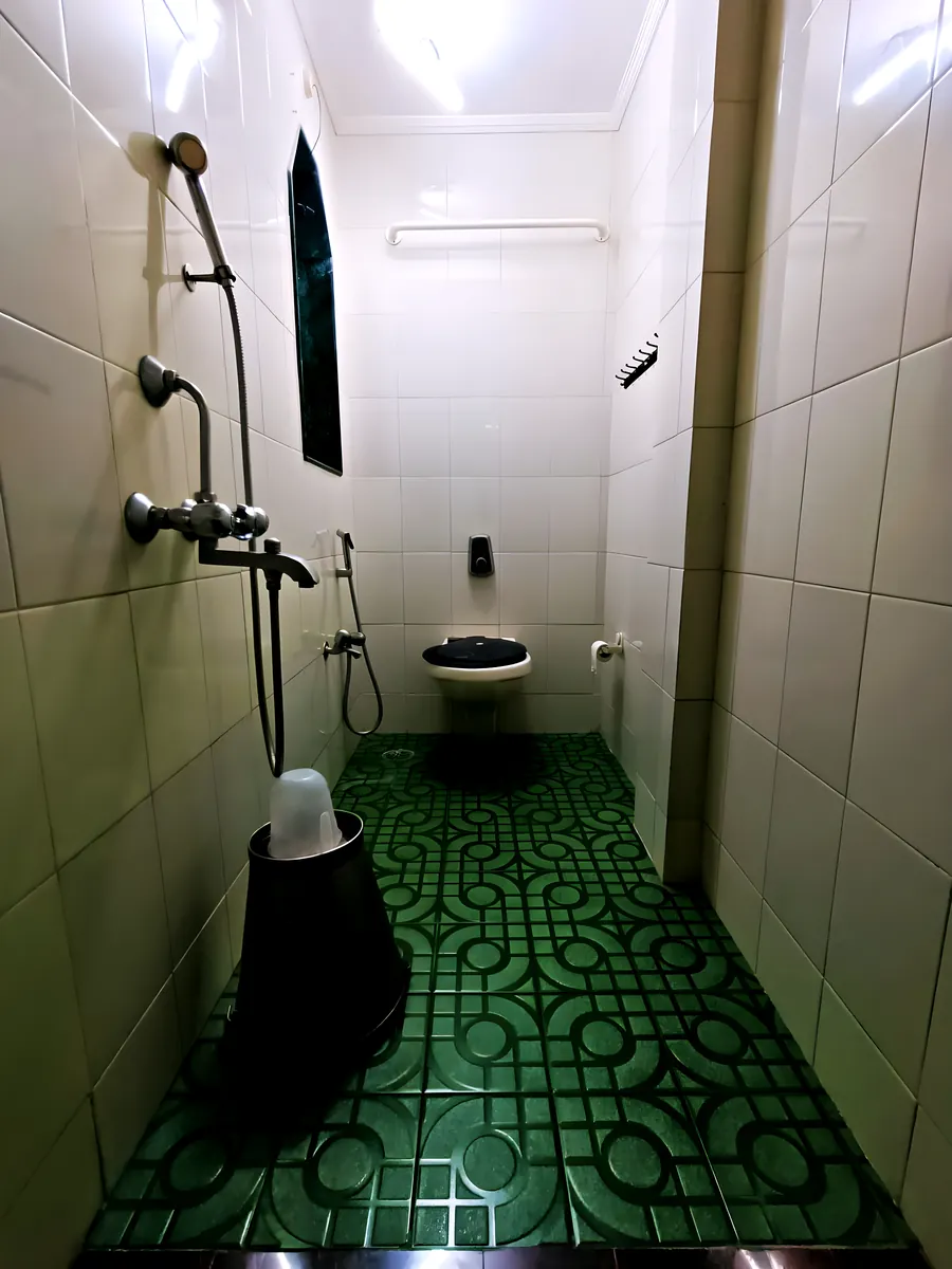 The red room, photograph 7