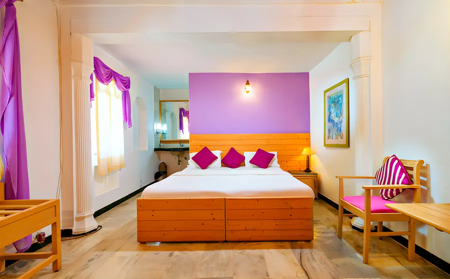 The lilac room, photograph 3