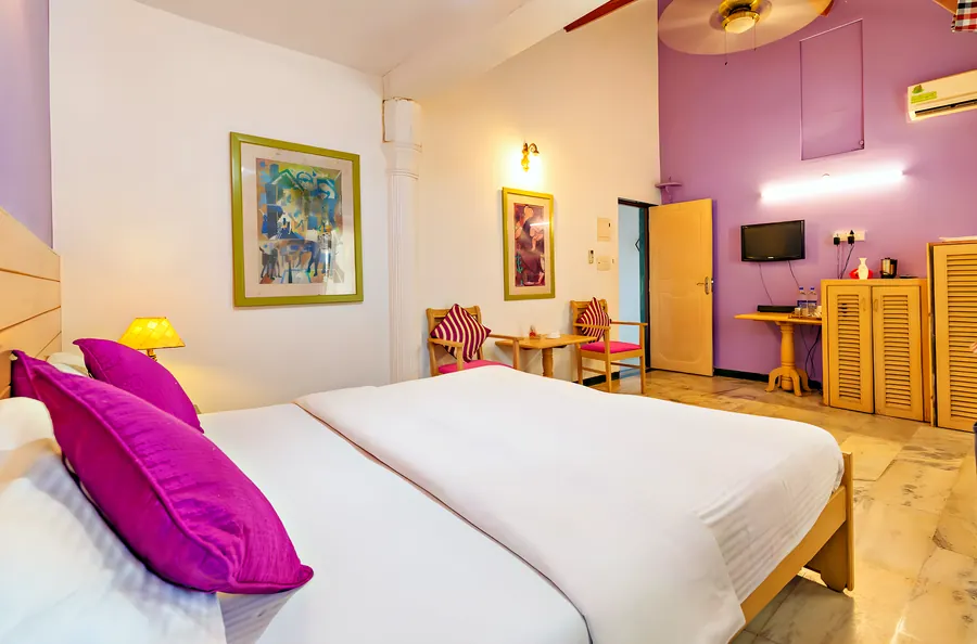 The lilac room, photograph 2