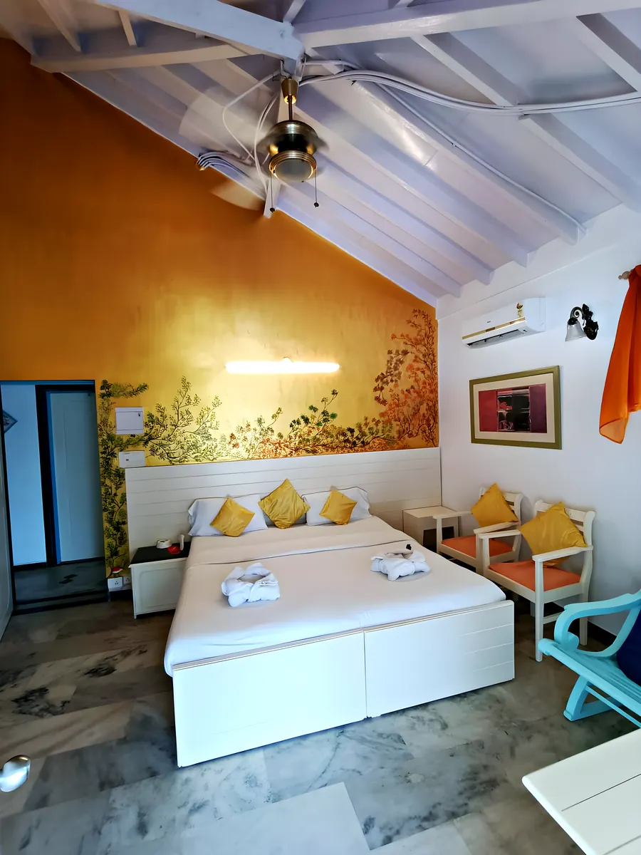 The gold room, photograph 3