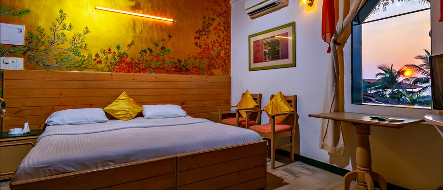 The gold room: the bed and the painted wall